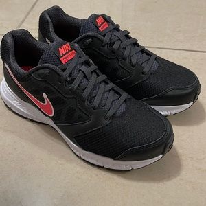 Women Nike DownShifter 6 size 7.5